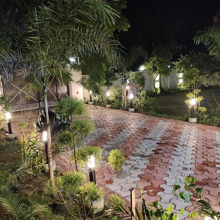 Gc Farms Villa Ayodhya Exteriör bild